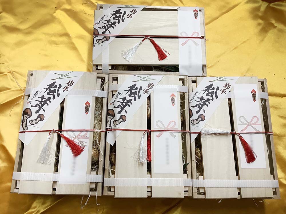 法人さまのご依頼松茸松の熨斗付の外装