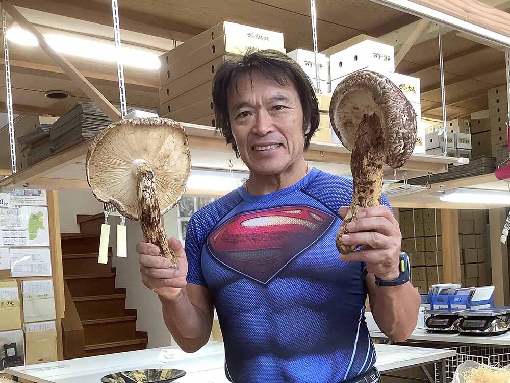 1本680gの国産松茸の写真