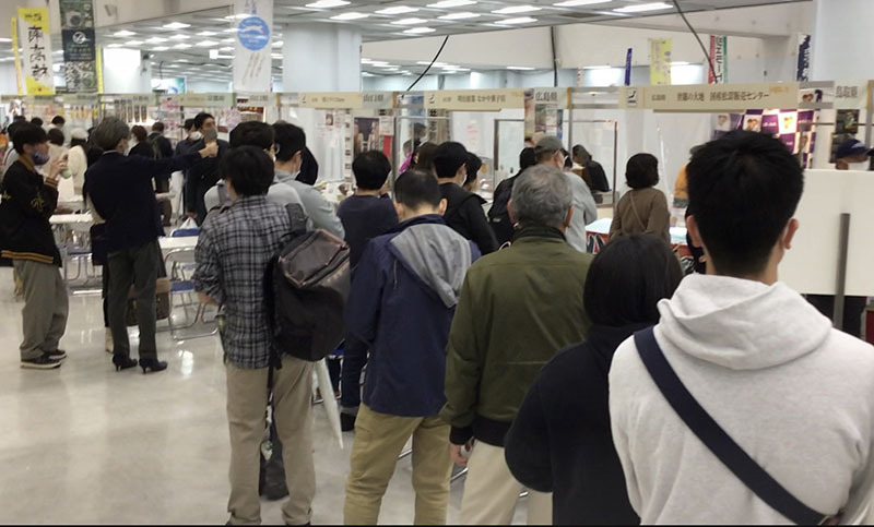 たっちゃんの国産松茸ご飯の長蛇の列ニッポン全国物産展にて