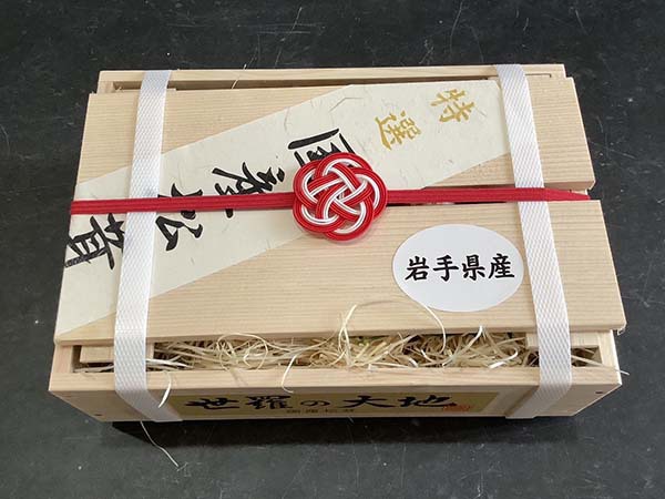 国産松茸の金の装丁